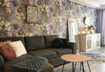 1-bedroom apartment for upto 8 near Helsinki Vantaa Airport has Balcony rooms
