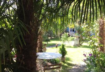 L   orangerie du G  n  ral allows 18 year olds to book a room