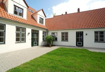 Ferienwohnung L  tt Stuv allows 18 year olds to book a room