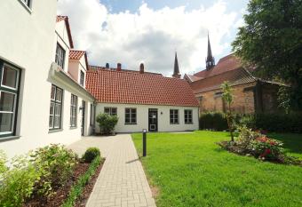 Ferienhaus am Schleswiger Dom L  tt Huus has Balcony rooms
