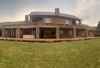 iDube Lodge Walkersons has Balcony rooms