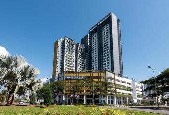 JOVIAL Modern Cozy Suite `Metropol BM BandarPerda allows 18 year olds to book a room