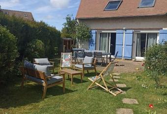   vasion familiale    Plaisir has Balcony rooms