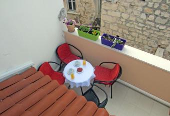 Guest House Trifora allows 18 year olds to book a room