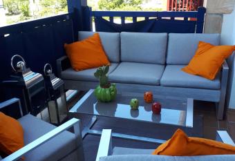 (null) has Balcony rooms