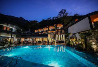 Ramitos Boutique Hotel allows 18 year olds to book a room