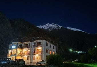 ANAND YUL JISPA has Balcony rooms