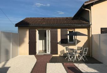     Chez Nath et Chris    has Balcony rooms