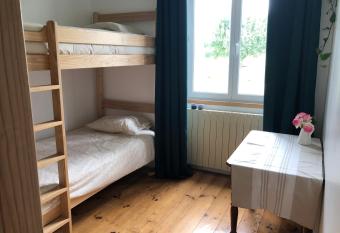 Petit dortoir charmant 6 personnes has Balcony rooms