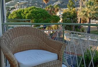 appartamento incantevole a Ospedaletti(Sanremo) has Balcony rooms