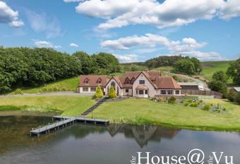 The Hoose at The Vu has Balcony rooms