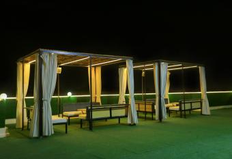 fabulous view pyramids inn hotel has rooms with a private hot tub