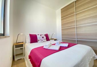 Vilamoura Twins 2 With Pool by Homing allows 18 year olds to book a room