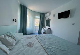 Satmar Hotel has Balcony rooms