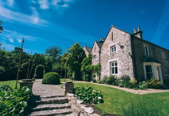 Tros Yr Afon Holiday Cottages and Manor House has Balcony rooms
