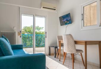 Secret Oasis Aptms room 2 has Balcony rooms