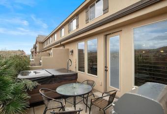 Rejuvenating Retreat Private Hot Tub and Amenities has rooms with a private hot tub