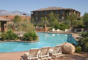 The Turtle Wall Suite-D6 Lovely Ground Floor Suite Near Indoor Pool and Tennis Courts w BBQ has rooms with a private hot tub