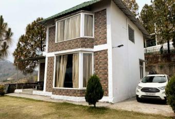 Charming 2 Bedroom Rustic Villa with Garden allows 18 year olds to book a room