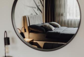 STUDIO APARTMAN LIFE has Balcony rooms