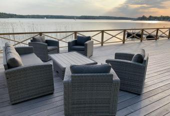 Waterfront house with jacuzzi & jetty in Stockholm has rooms with a private hot tub