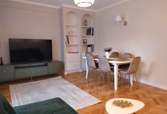 Apartament Sunset allows 18 year olds to book a room