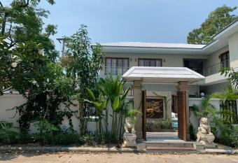                         has Smoking/Balcony rooms