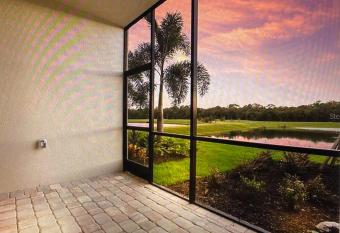 Golf Paradise!oLakewood National oBeautiful Resort oPalmer's Cove Condo has rooms with a private hot tub