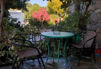 Yard has Balcony rooms