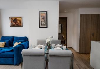 Apartamento de lujo en zona 10 has rooms with a private hot tub