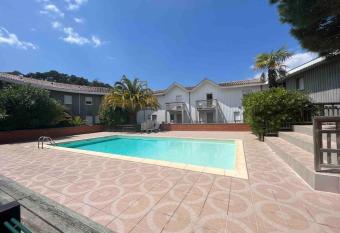 Location Duplex avec piscine has Balcony rooms