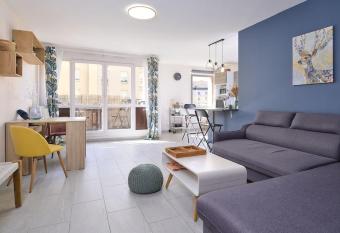 au Lion Docile has Balcony rooms