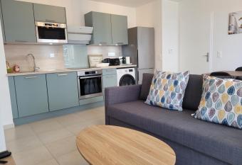 Chez Patron T2/1BR Disneyland Paris &train station has Balcony rooms