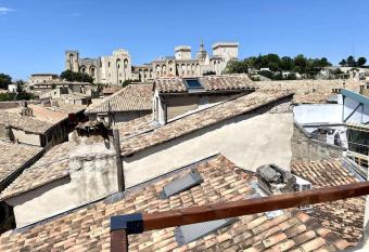 Les Toits D Avignon - Duplex 25m2 intra-muros Festival allows 18 year olds to book a room