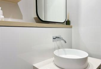 Ocean Vista Retreat 2 KingBeds Ocean View Apt has rooms with a private hot tub