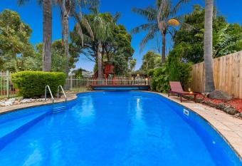 FamParadise, Pool, Cubby house, Garden, Play, Peace & More ! allows 18 year olds to book a room