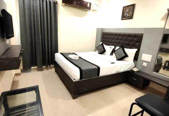 HOTEL VIGHNESHWARA INN has Balcony rooms