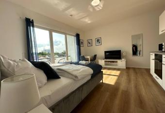 SUITE4ME - Balkon I K  che I Waschmaschine I Mainz-Kostheim has Balcony rooms