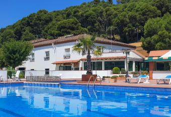 Hotel La Masia allows 18 year olds to book a room