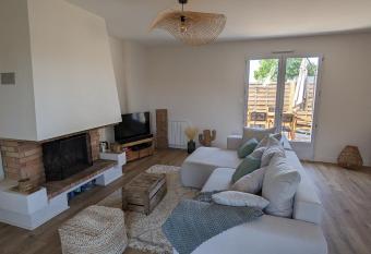 Maison de surfeurs proche de l oc  an au calme has Balcony rooms