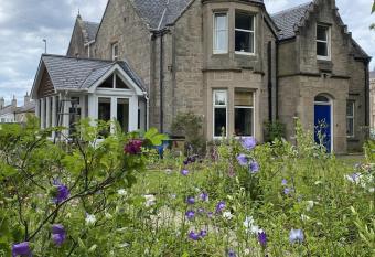 Glen Lyon Lodge Bed and Breakfast allows 18 year olds to book a room
