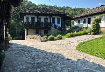 FarFar Hideaway has Balcony rooms