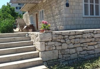 Kiwi Nest has Balcony rooms