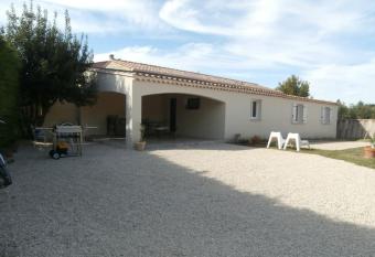 g  te    Caromb ( Mt Ventoux ) has Balcony rooms