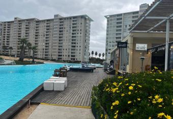 RESETEATE EN FAMILIA ALGARROBO has rooms with a private hot tub