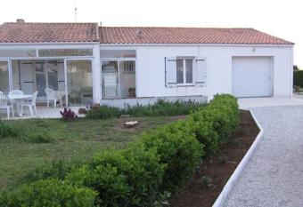 Maison Loix en r   has Balcony rooms