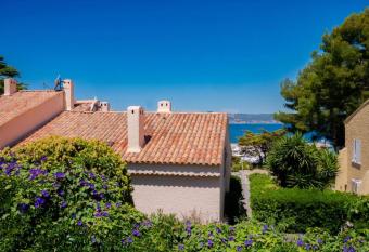 Adorable Studio cabine ensoleill   vue mer allows 18 year olds to book a room