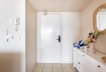 2 BDRM Towers of Chevron, 19th Floor Amazing View has rooms with a private hot tub