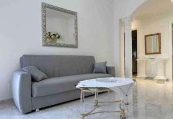 Casa Eleonora: a 5 min dal mare + free parking has Balcony rooms