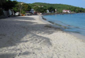 Libellule    une minute de la plage has Balcony rooms